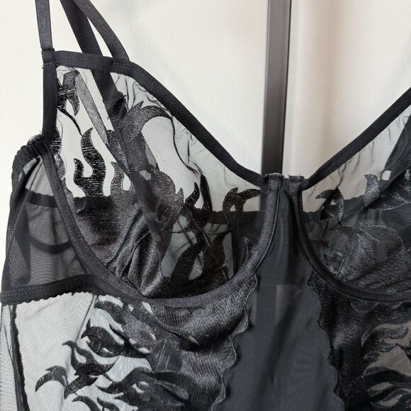 Torrid NWOT Unlined Underwire Bodysuit Embroidered Flames Black Size 3X - Picture 3 of 6